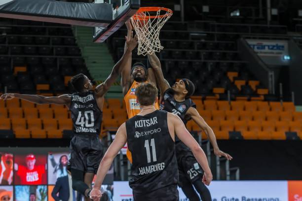 层的引援策 层的引援策