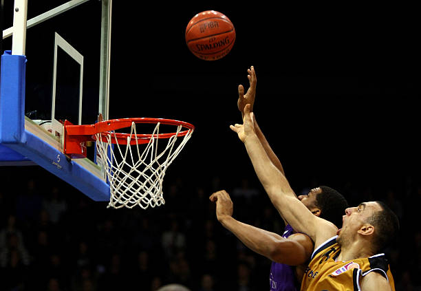 而另一边 而另一边